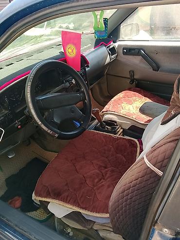 70 сом: Volkswagen Passat: 1990 г., 1.8 л, Кол менен иштөөчү, Седан — 3