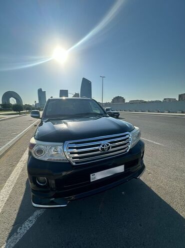 toyota maşınları: Toyota Land Cruiser: 4 l | 2013 il Universal