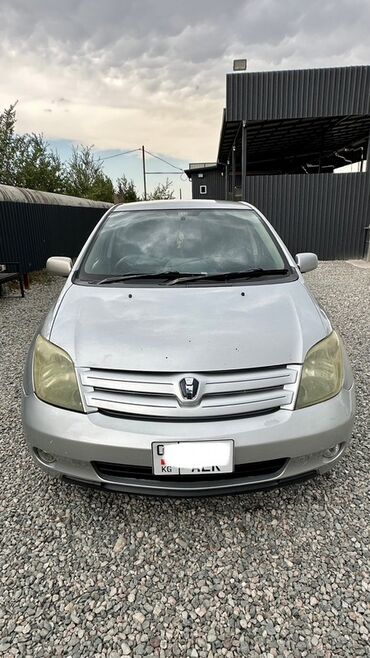 срочно продам авто в связи с переездом: Toyota ist: 2003 г., 1.5 л, Автоматтык, Бензин, Хетчбек