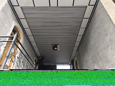 Потолочные работы: Реечный подвесной потолок для улицы/крыльца с декоративным карнизом и — 4