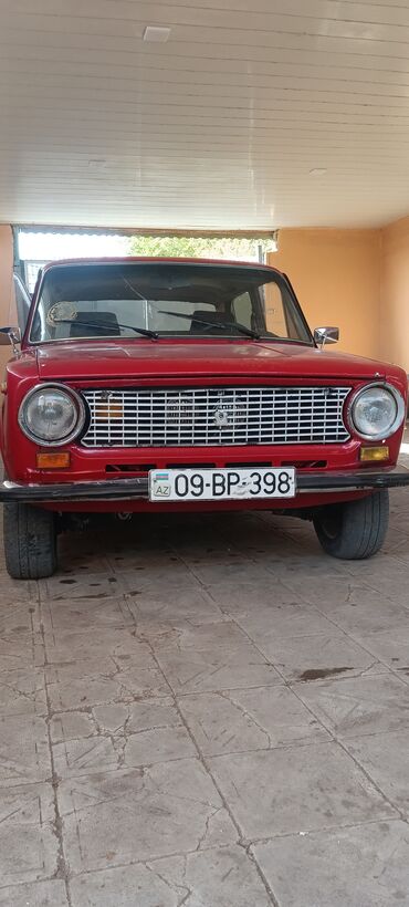 Haima: VAZ 2101 “Jiquli” – klassik 4 qapılı sedan - Kuzov: qırmızı rəng