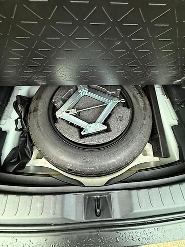 low ll: Toyota RAV4: 2019 г., 2.5 л, Автомат, Бензин — 8