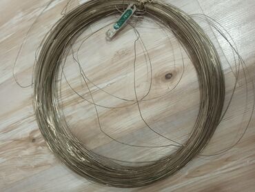Srebrna žica 0.8mm debljina 1.9kg tezina žice. Uglavnom je