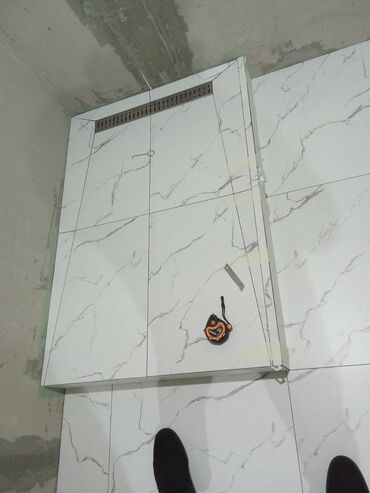 Duş poddonları: Duş üçün mərtəbə trapı ilə pilləli podest – monolit kafel/keramoqranit — 7