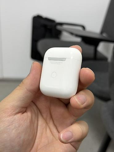 Аксессуары для мобильных телефонов: Беспроводные наушники Apple AirPods (2‑го поколения) с зарядным кейсом — 3