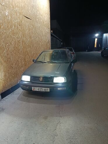 Volkswagen: Volkswagen Vento: 1995 г., 1.8 л, Механика, Бензин, Седан