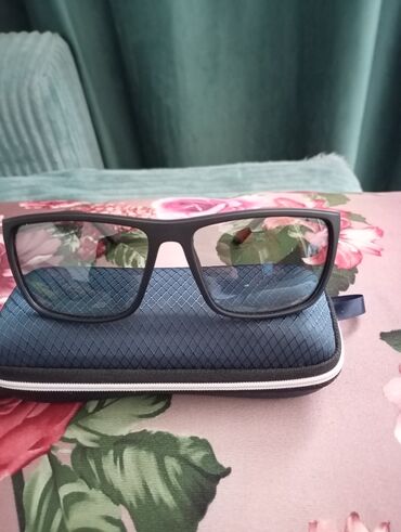 футляр для женских очков: Продаю очень стильные, классные Мужские очки. Абсолютно новые,с родным