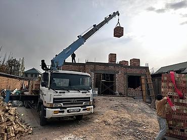 Услуги автовышки: Услуги манипулятора подаём кирпичи на этажи кирпич чыгарабыз — 3