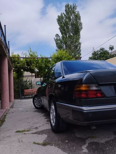 Mercedes-Benz: Mercedes-Benz E 250: 2.5 l | 1993 il Sedan -da lalafo.az — 9 Mercedes-Benz: Mercedes-Benz E 250: 2.5 l | 1993 il Sedan — 9