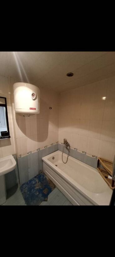 Uzunmüddətli kirayə mənzillər: Xətai metrosunun çıxışında 13 mertebeli binanın 3-cü mərtəbəsində — 8