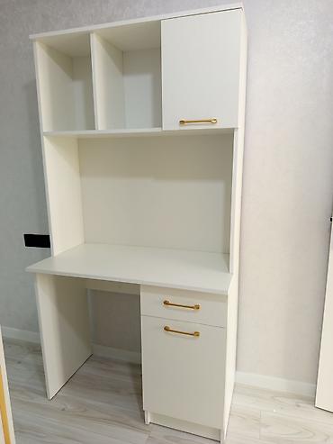 Düz masa, Stulsuz, Polkalı, Siyirməli, Sadə laminat