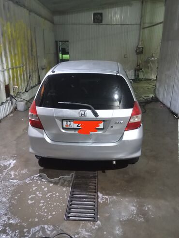 машина мерс с: Honda Fit: 1.3 л, Вариатор, Бензин, Хетчбек