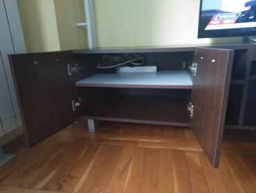 Komode: Prodajem komodu za TV, dimenzije: dužina 238 cm, širina 52 cm, visina na lalafo.rs — 5 Komode: Prodajem komodu za TV, dimenzije: dužina 238 cm, širina 52 cm, visina — 5
