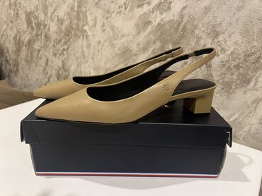 Tuflilər: Tuflilər, Tommy Hilfiger, Ölçü: 40.5, rəng - Bej, Yeni