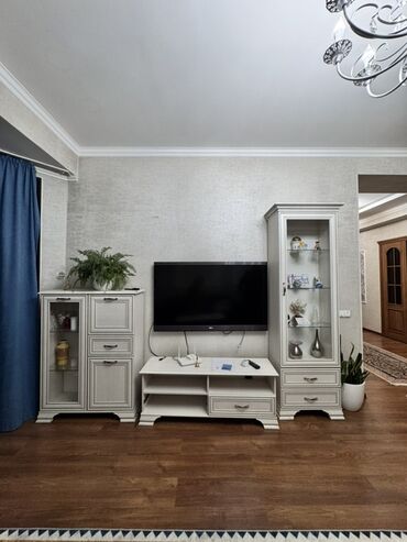 стол со стульями для гостинной: Гарнитур для зала, Тумба под ТВ, МДФ, цвет - Серый