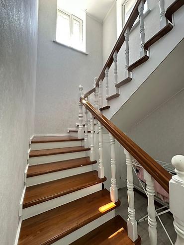 Продажа коттеджей и домов: Продается 2-х этажный частный дом 📍 Адрес: ж/м Арча-Бешик 📐 Площадь — 14