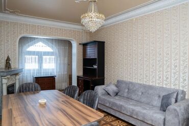 Uzunmüddətli kirayə mənzillər: Azadlıq prospektində, qoşazapravkaya yaxın Qrand marketin yanında 9 — 10