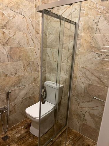 Uzunmüddətli kirayə mənzillər: Mənzil kirayə verilir. 3 otaq, 17.2 mərtəbə, 90 kv. Azadlıq — 12