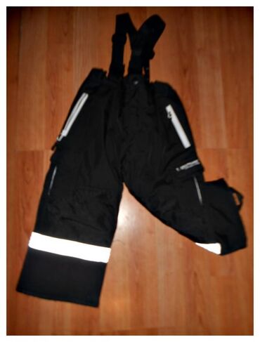 Jakne, kaputi i prsluci: Ski pantalone za decu od 0 do 6 godina

cena od 900 do 2000 din — 5