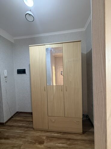 шкаф полками для вещей: Кийим салуучу шкаф, Түз