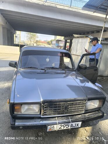 срочно продаю в связи с переездом: Автомобиль ВАЗ-2107, известная также как «Жигули», представляет собой