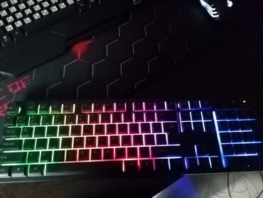 светящийся клавиатура: Компактная, мембранная клавиатура gaming, выполненная в популярном