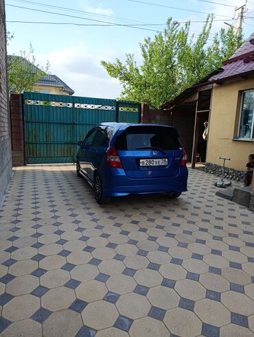 авто с последующим: Honda Fit: 2002 г., 1.5 л, Вариатор, Гибрид, Хэтчбэк