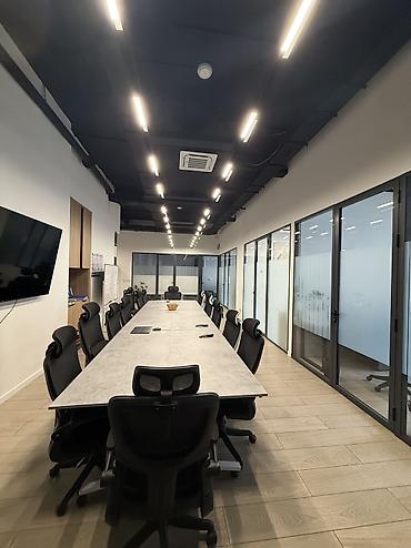 ихлас: Продажа офисов 186 м², С ремонтом, Многоэтажное здание, 1 этаж — 2