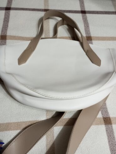 сумка за 500: Белая сумочка комбинированная среднего размера (кожа заменитель)