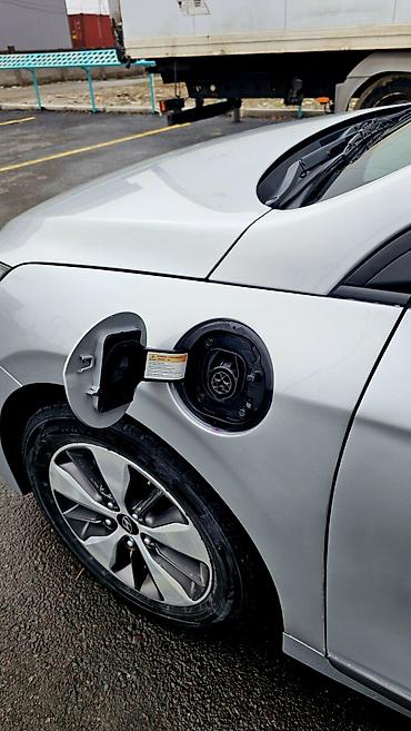 Toyota: Toyota Prius: 2018 г., 1.6 л, Вариатор, Гибрид, Хэтчбэк — 10