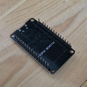 arduino: ESP32 DevKit v1 (Wi‑Fi + Bluetooth) inkişaf lövhəsi Xüsusiyyətlər: - — 2