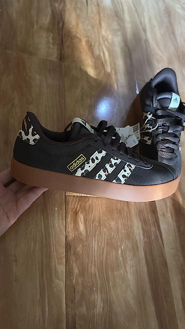 Кроссовки, 37.5, Adidas Originals, Новый, цвет - Коричневый, Самовывоз