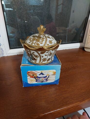 Şəkər qabları: Qızılı naxışlı porcelan dəst parçaları - Material: incə porselen - — 1