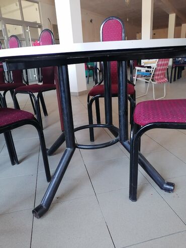 Setovi stolova i stolica: Okrugli kafe/ugostiteljski sto sa metalnom bazom + stolice - Sto — 2