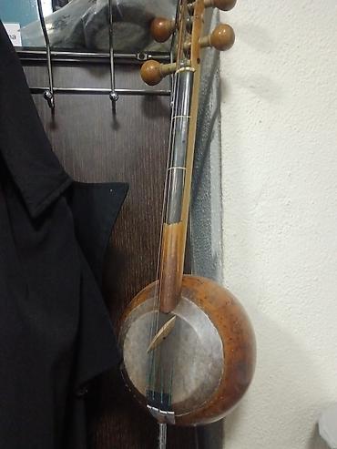 Tar kökü əsasında hazırlanmış simli musiqi aləti – kamança tipli