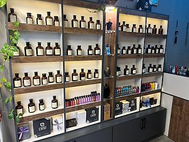 hal hazırda: EMMI Perfumery & Cosmetics – 1972-dən ətir və kosmetika mağazası — 4