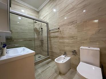 Продажа коттеджей и домов: 5 и более комнат, 630 м², 9 соток, Бишкек, 4 мкр Агентство недвижимости — 21