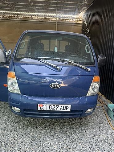 кия бонго 2: Kia Bongo III бортовой малотоннажный грузовик, синий цвет кузова — 1