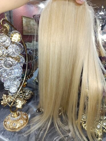 Təbii saçlar, pariklər: Sac ushag sacidir,ipek kimidir,cox dolu sacdir,hem eteyi,hemde — 1