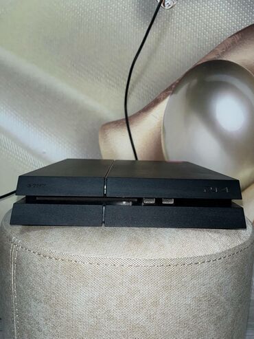 плэйстэйшн 4: PlayStation 4 fat, 1tb с оригинальным джойстиком 1 Внутри MK11 есть