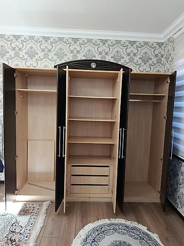 Mebel: İşlənmiş, 6 qapı, Qəhvəyi, Açılan, Düz dolab — 1