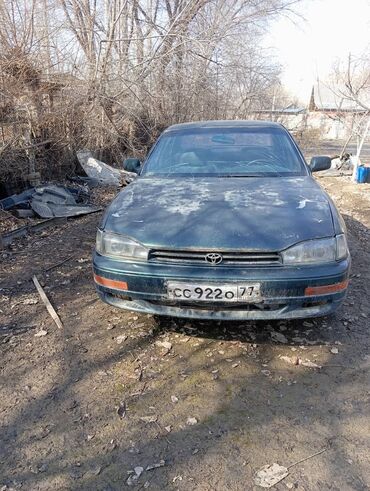 Toyota: Toyota : 1993 г., 2.2 л, Механика, Бензин, Седан