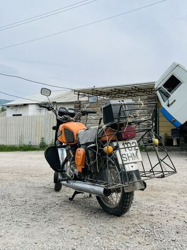 купить автомобиль маз в бишкеке: Мотоцикл оранжевого цвета с боковым прицепом и багажной системой