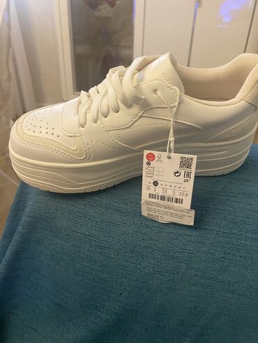 женские беговые кроссовки adidas: Bershka, Размер: 36, цвет - Белый, Новый
