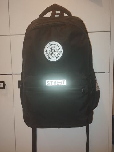 Rukzaklar: Qara Çanta Heç bir yeri cırıq deyil, fermuar və tutacaqları sağlamdır — 3