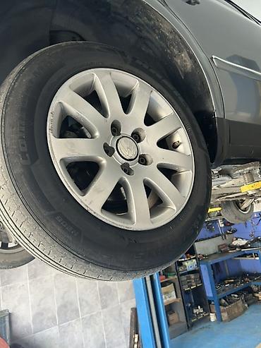 07 masin: Volkswagen orijinal 15" yüngül lehimli disklər və şinlər komplekti — 1
