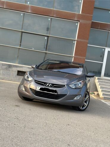 Hyundai: Hyundai Elantra: 1.8 l | 2012 il Sedan