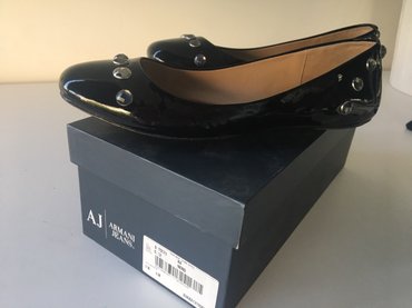 Armani Jeans Crne Lakovane Cipele
Broj 38
Kupljene u XYZ Beogradu
Nose