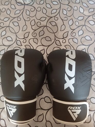 Peugeot: RDX boks əlcəkləri - Rəng: qara, ağ loqo və detallar - Marka: RDX -
