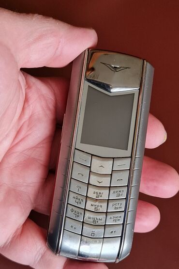Ostali mobilni telefoni: Telefon vertuborginal, veoma skup model, ide bez punjaca,nemam punjac na lalafo.rs — 1 Ostali mobilni telefoni: Telefon vertuborginal, veoma skup model, ide bez punjaca,nemam punjac — 1